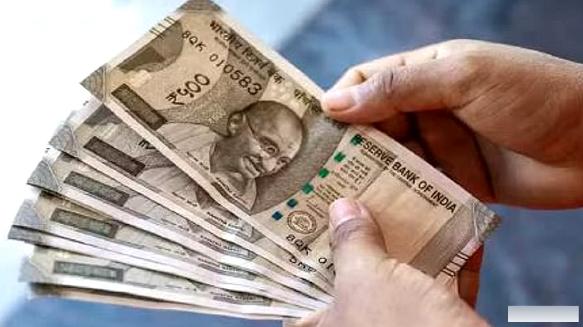 शाहजहांपुर रोडवेज बस अड्डे के प्रधान लिपिक पर रिश्वत लेने का आरोप, गिरफ्तार