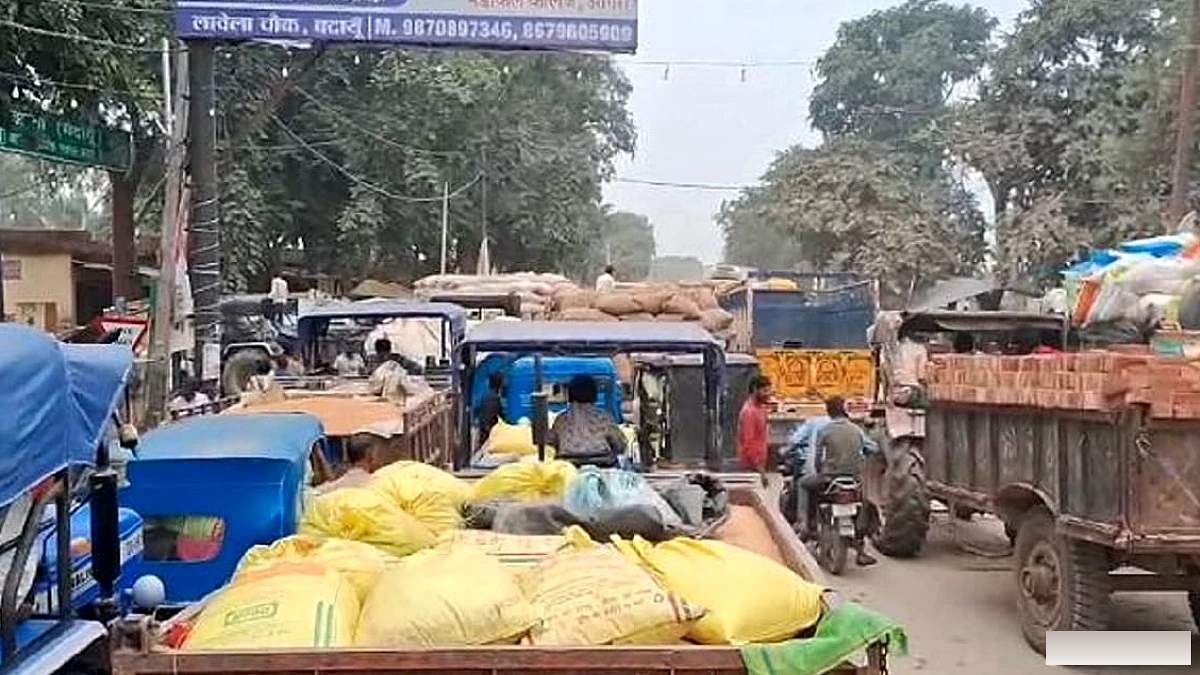 बदायूं में धान की आवक से बरेली‑मथुरा हाईवे पर जाम, पांच घंटे तक फंसे वाहन