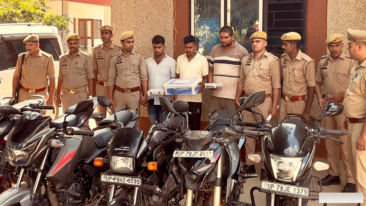 हाईवे पर डीज़ल चोरी गिरोह के तीन सदस्य गिरफ्तार, 7 बाइकें व 22 कारतूस बरामद