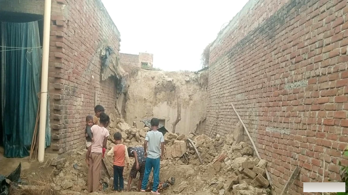मैनपुरी में सुबह का हादसा, कच्ची दीवार गिरी, किशोर मलबे में दबा