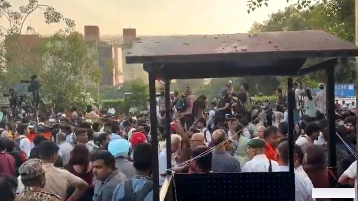 कनॉट प्लेस में तिरंगा मार्च के विरोध में पालिका बाजार के व्यापारियों ने मुख्य चुनाव आयुक्त ज्ञानेश कुमार व दिल्ली पुलिस का समर्थन किया