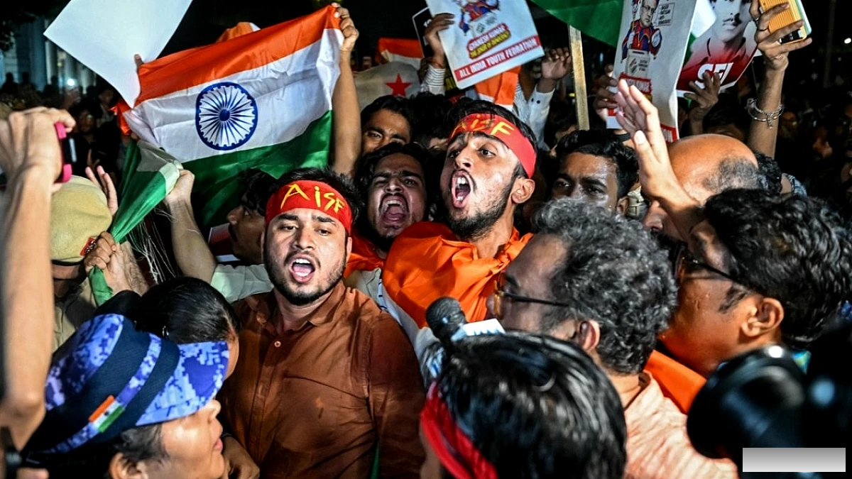 कनॉट प्लेस में तिरंगा यात्रा पर प्रदर्शनकारियों और पालिका बाजार के व्यापारियों के बीच टकराव