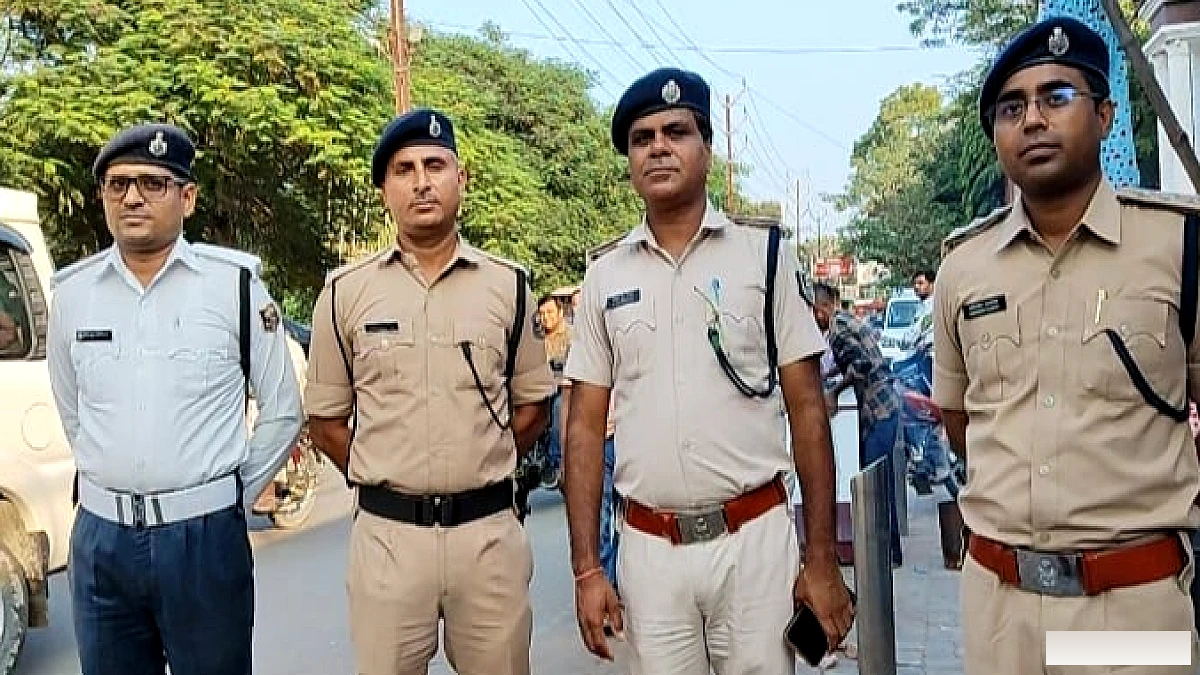 दुर्गा पूजा पर ट्रैफिक का नया प्लान, 20 अक्टूबर तक कई रास्ते बंद; निकलने से पहले देखें रूट चार्ट
