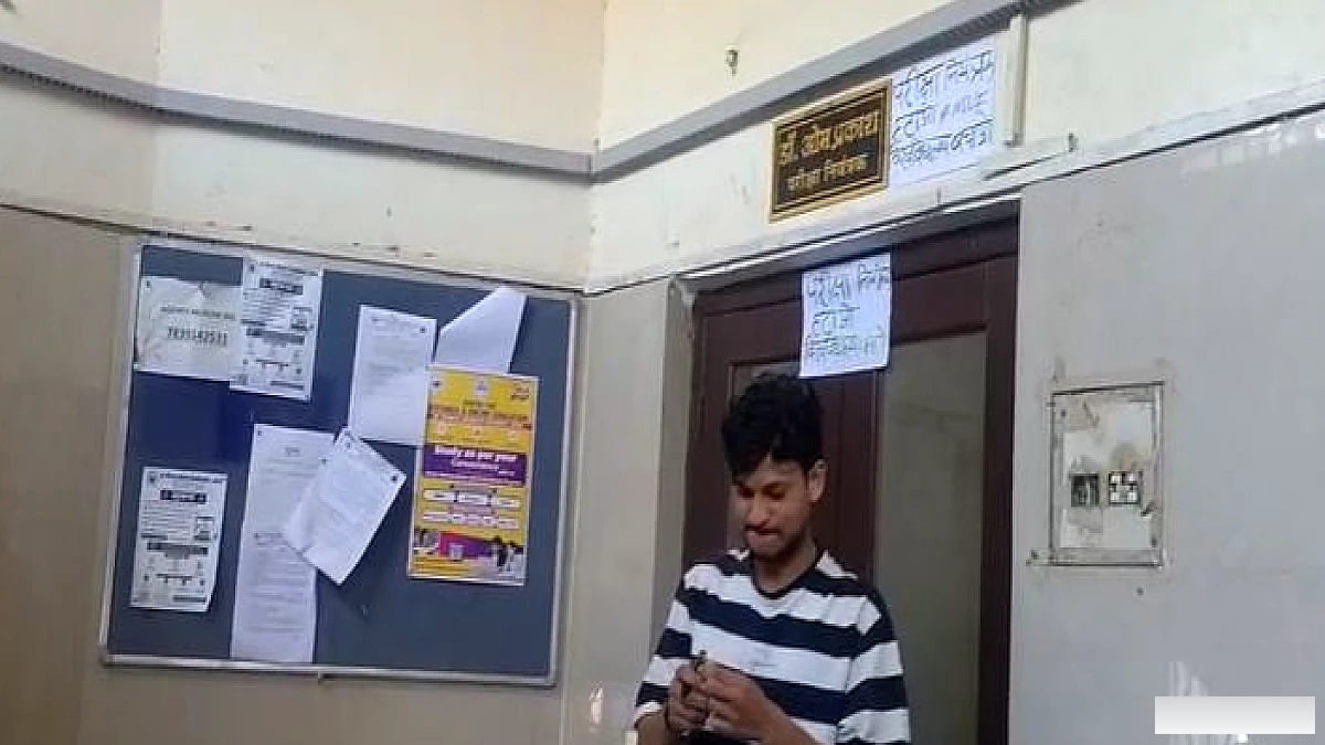 आगरा विश्वविद्यालय के परीक्षा नियंत्रक लापता, खोज के लिए 11,000 रुपये का इनाम