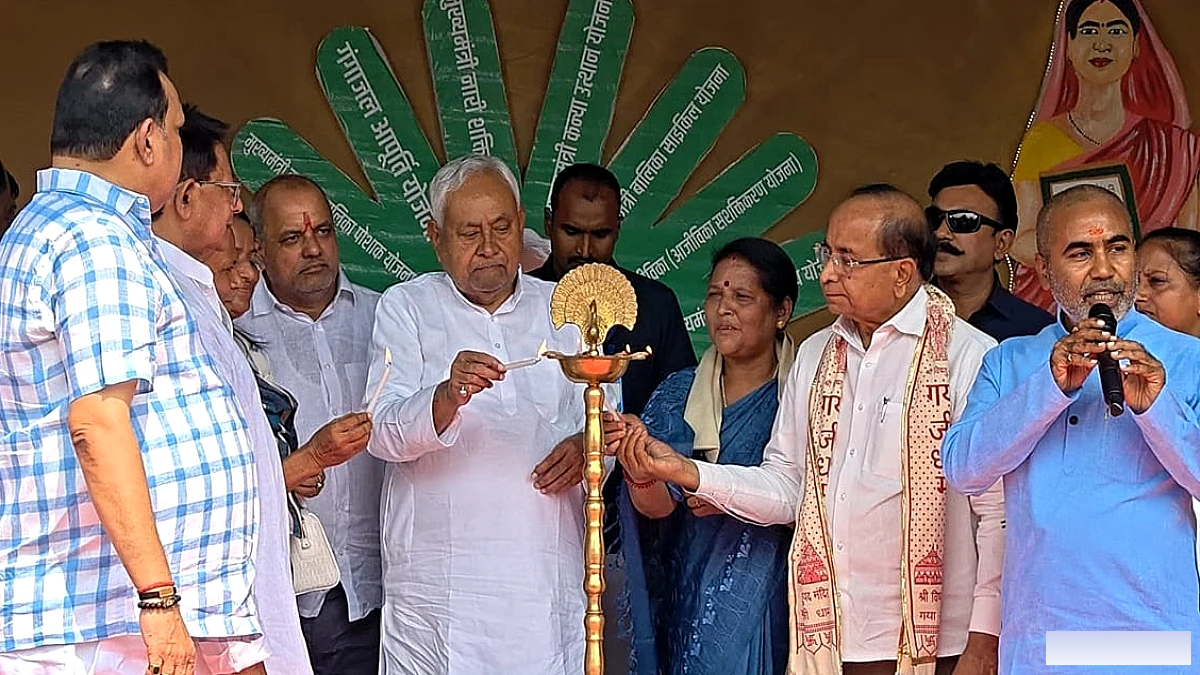 गयाजी में ‘20 साल बेमिसाल’ प्रदर्शनी का आगाज, पोस्टर-तस्वीरों में दिखा नीतीश कुमार का कार्यकाल
