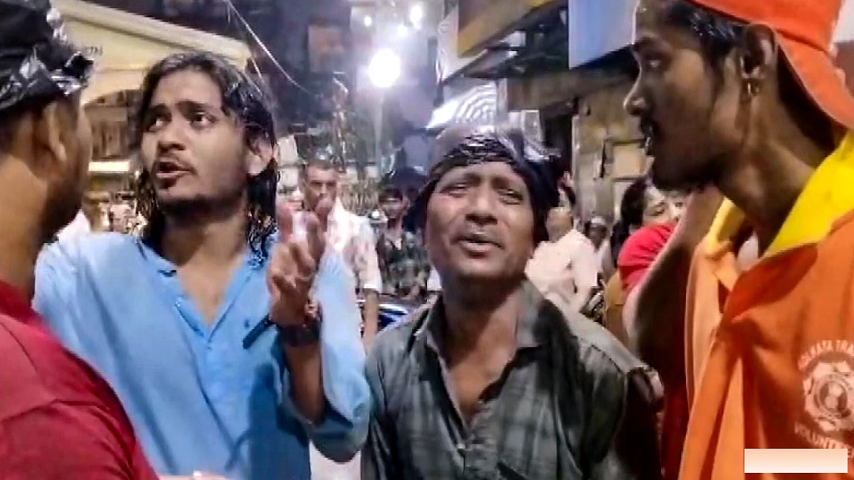चोरबगान पंडाल में भीषण भगदड़: सुरक्षा में लापरवाही और कम तैनाती पर सवाल