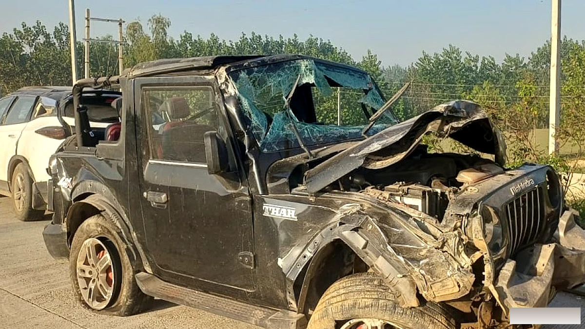 देहरादून एक्सप्रेसवे पर डिवाइडर तोड़ते हुए पलटे थार में तीन युवा मित्रों की मौत