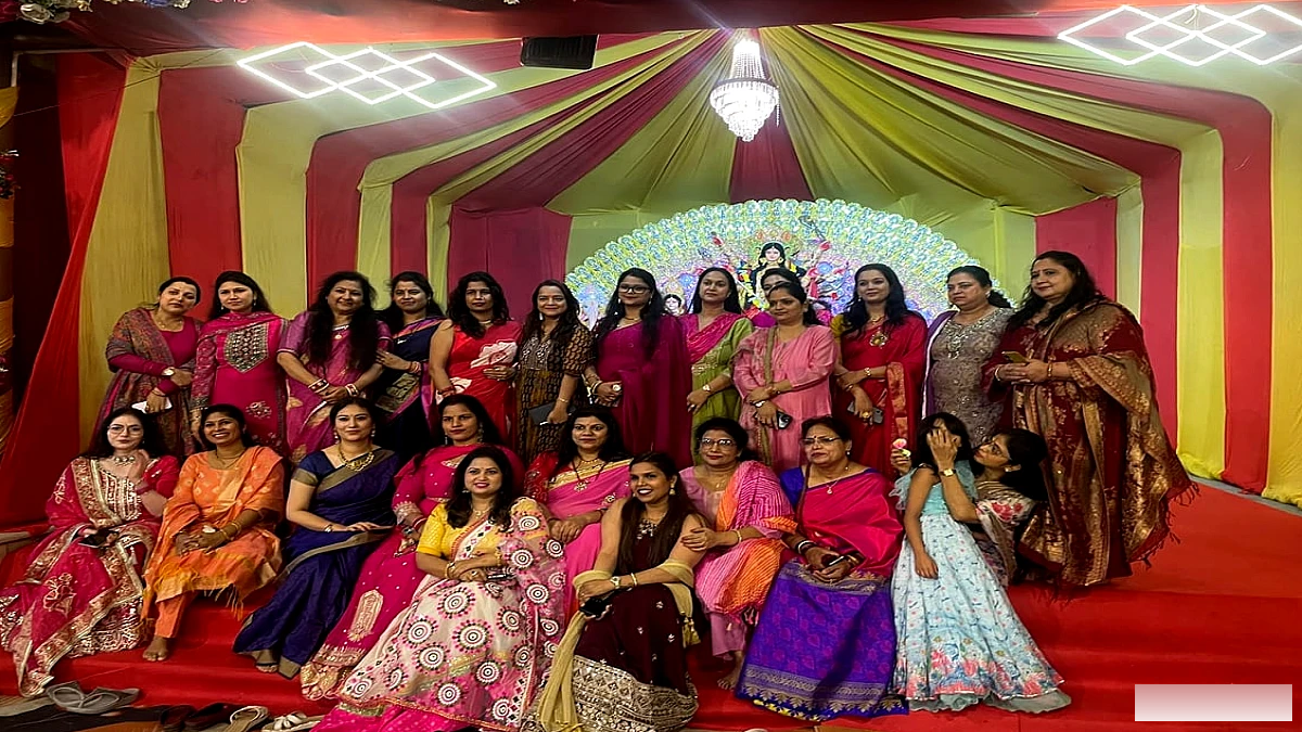 लखनऊ में धूमधाम से मनाई गई दुर्गा अष्टमी: पंडालों में विविध आयोजन