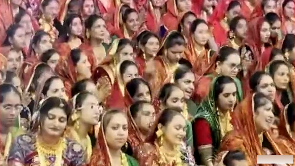 राजकोट गरबा में महिलाओं ने 1300 करोड़ की सोने की ज्वेलरी पहनी