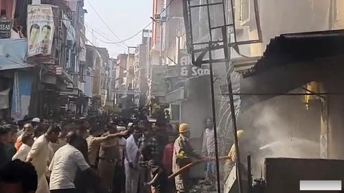 कानपुर में गद्दे के कारखाने में लगी भारी आग, दमकल ने जल्दी से नियंत्रित किया