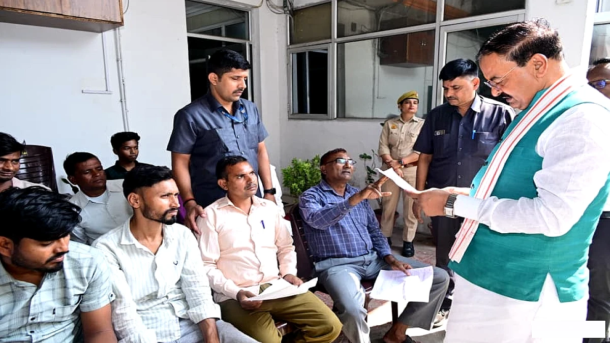 उप मुख्यमंत्री केशव प्रसाद मौर्य ने सुनी शिकायतें, दी निर्देश