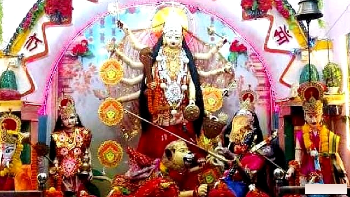 लकड़ी की प्रतिमा, लेकिन जोड़ का नामोनिशान नहीं, छपरा की काठ वाली देवी की अनोखी मान्यता