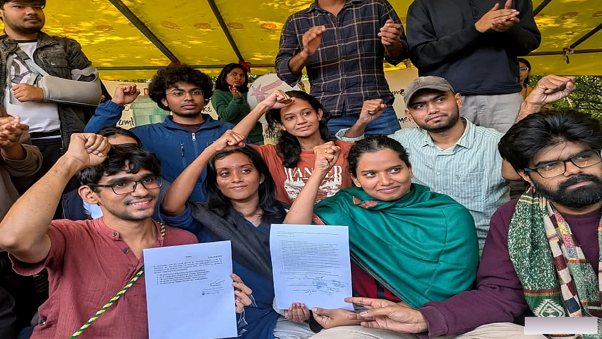 जेएनयू में छात्र भूख हड़ताल समाप्त, पाँच नेताओं का निष्कासन रद्द