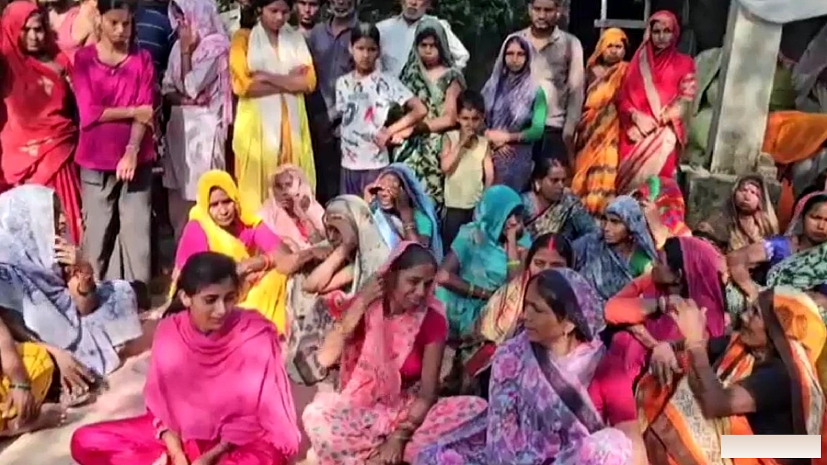 पिता‑पुत्र की मृत्यु, बाराबंकी में नाग के दांत तोड़ने के तमाशे में दुर्घटना