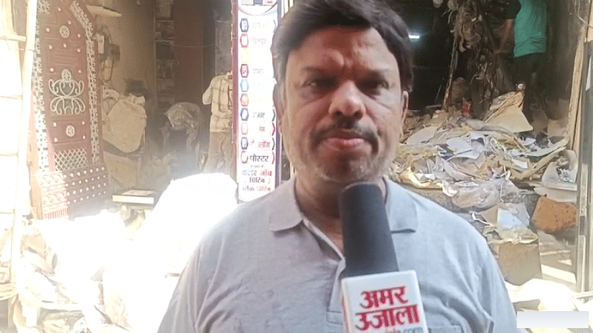 ग्राफिक दुकान पर बड़ी आग लगी, 12 लाख रुपये के माल का नुकसान, दमकल से पहले बुझाई