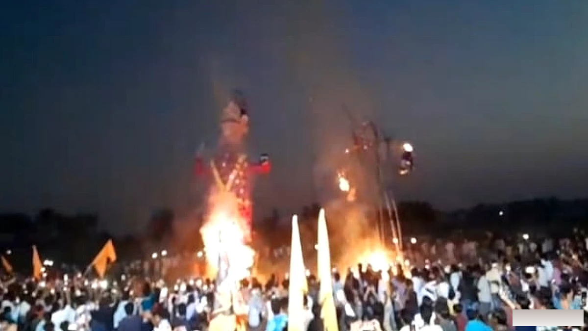 कहीं 80 तो कहीं 60 फीट का रावण, हजारों लोगों ने देखा दहन; जय श्रीराम के नारों से गूंजा इलाका