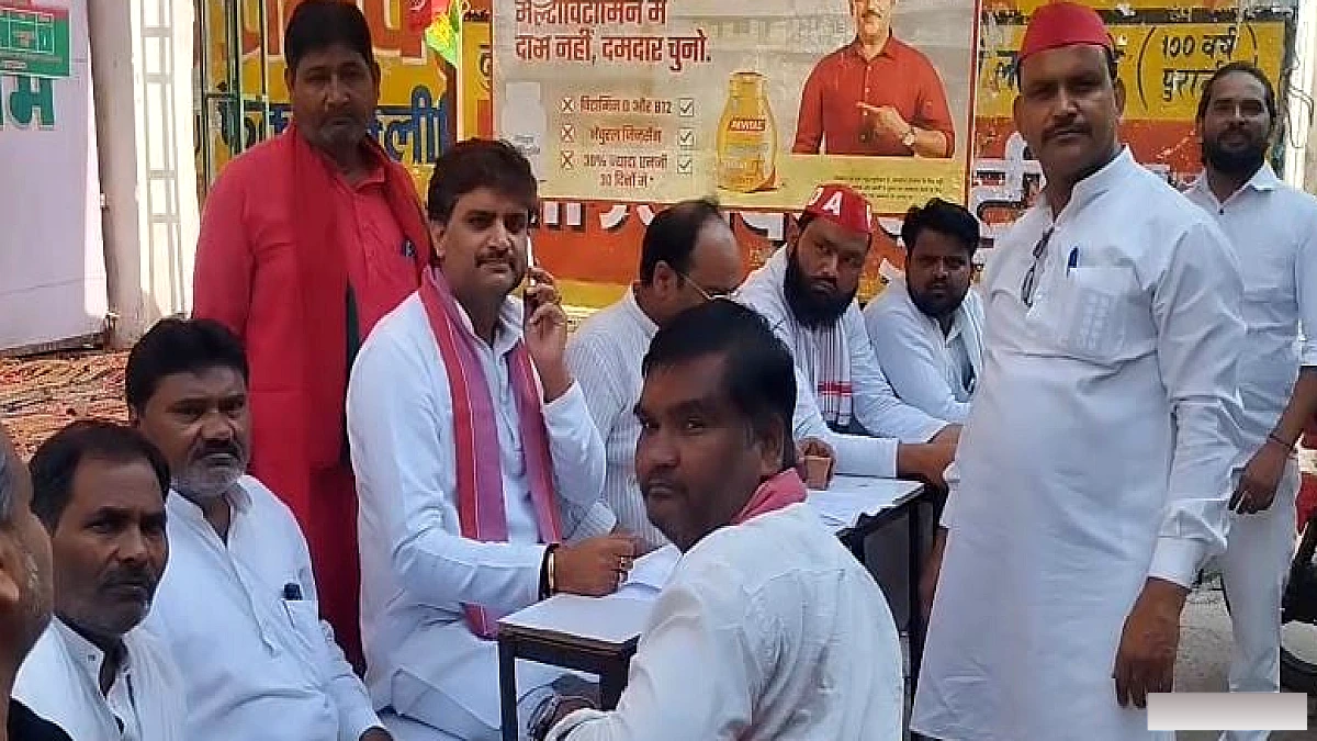 आगरा के कमला नगर में वोटिंग धीमी, सुबह 10 बजे तक स्नातक सीट पर 80 और शिक्षक सीट पर 22 वोट