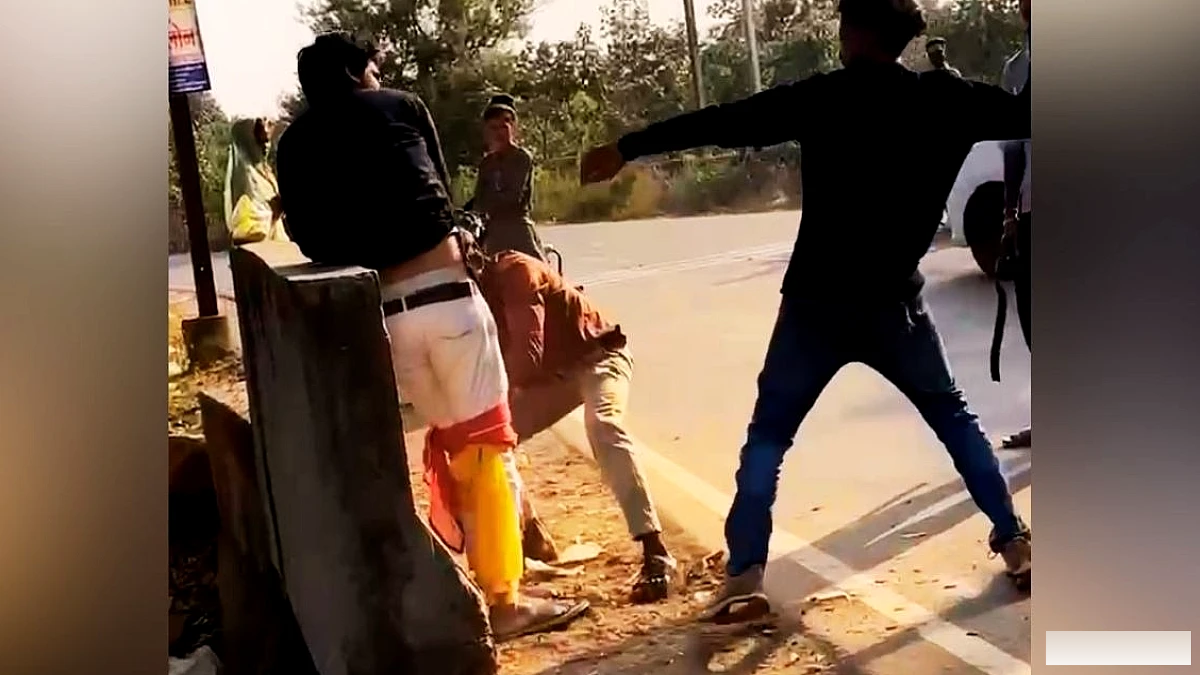 पत्नी विवाद के बीच पति ने बॉयफ्रेंड पर मारपीट की