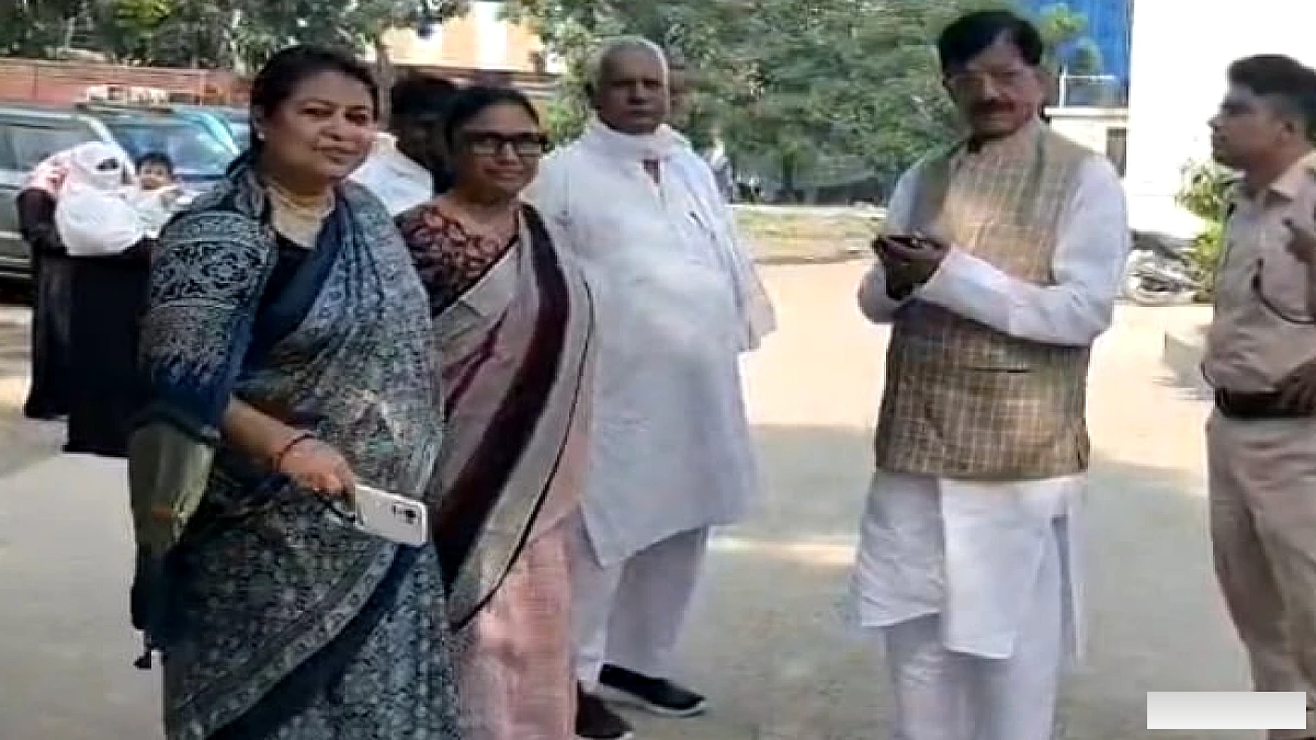 डॉ. मदन मोहन झा ने डाला वोट, बोले- हैट्रिक लगेगी या नहीं, फैसला शिक्षक मतदाता करेंगे