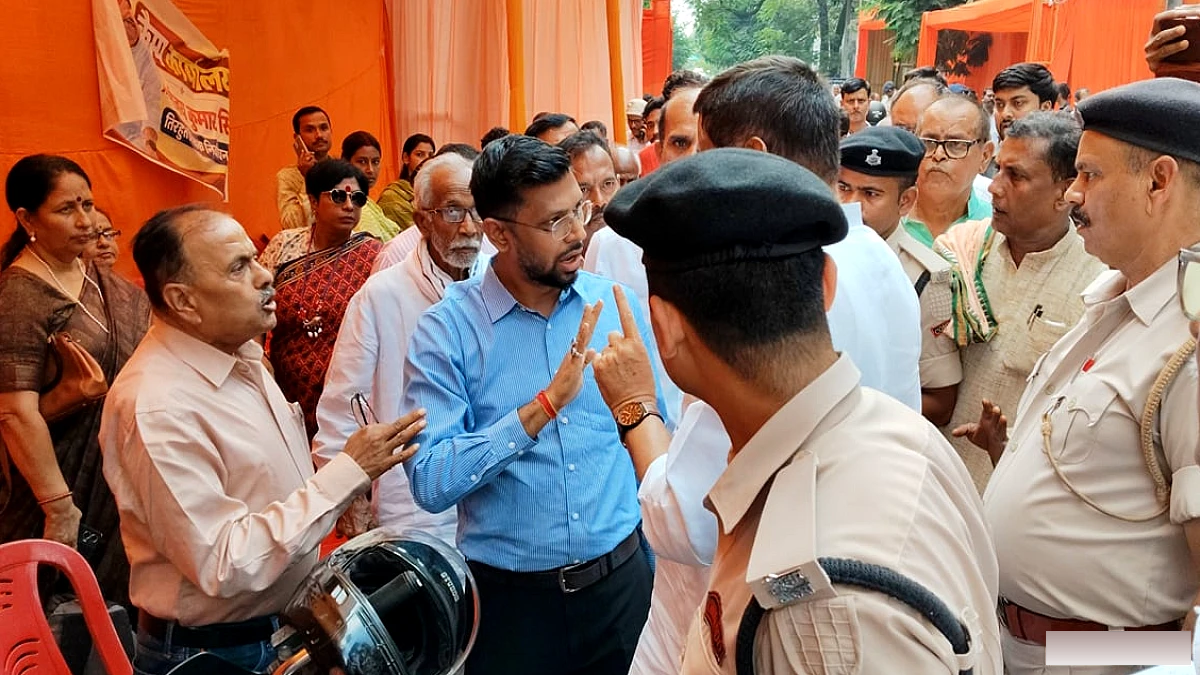 बिहार विधान परिषद निर्वाचन के मतदान के दौरान हंगामा: मजिस्ट्रेट के साथ नोकझोंक, लगाई कड़ी फटकार