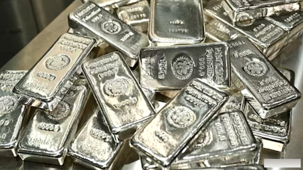 चांदी के भाव रिकॉर्ड हाई से 2.25 लाख रुपये नीचे, अभी खरीदने का अच्छा समय