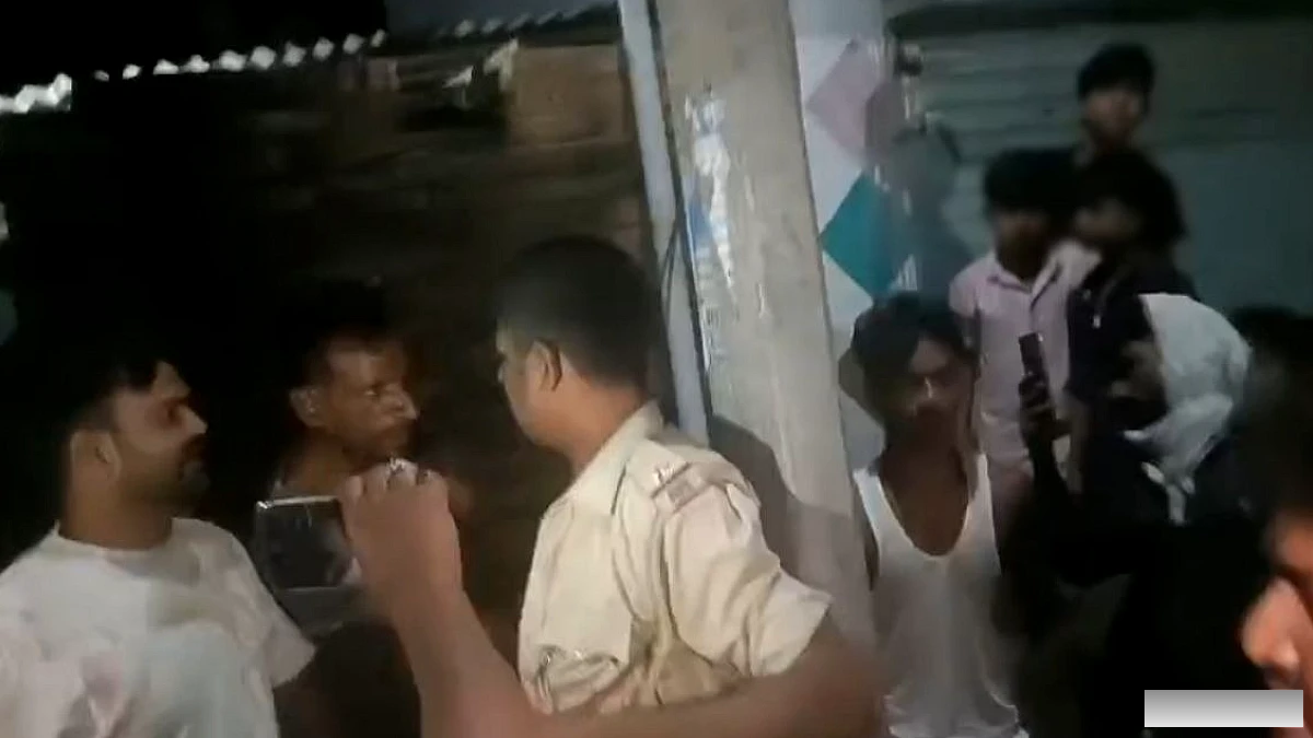 ग्रामीणों ने एएसआई को बिजली के खम्भे से बाँधकर मारपीट की, एसपी ने निलंबन का आदेश दिया
