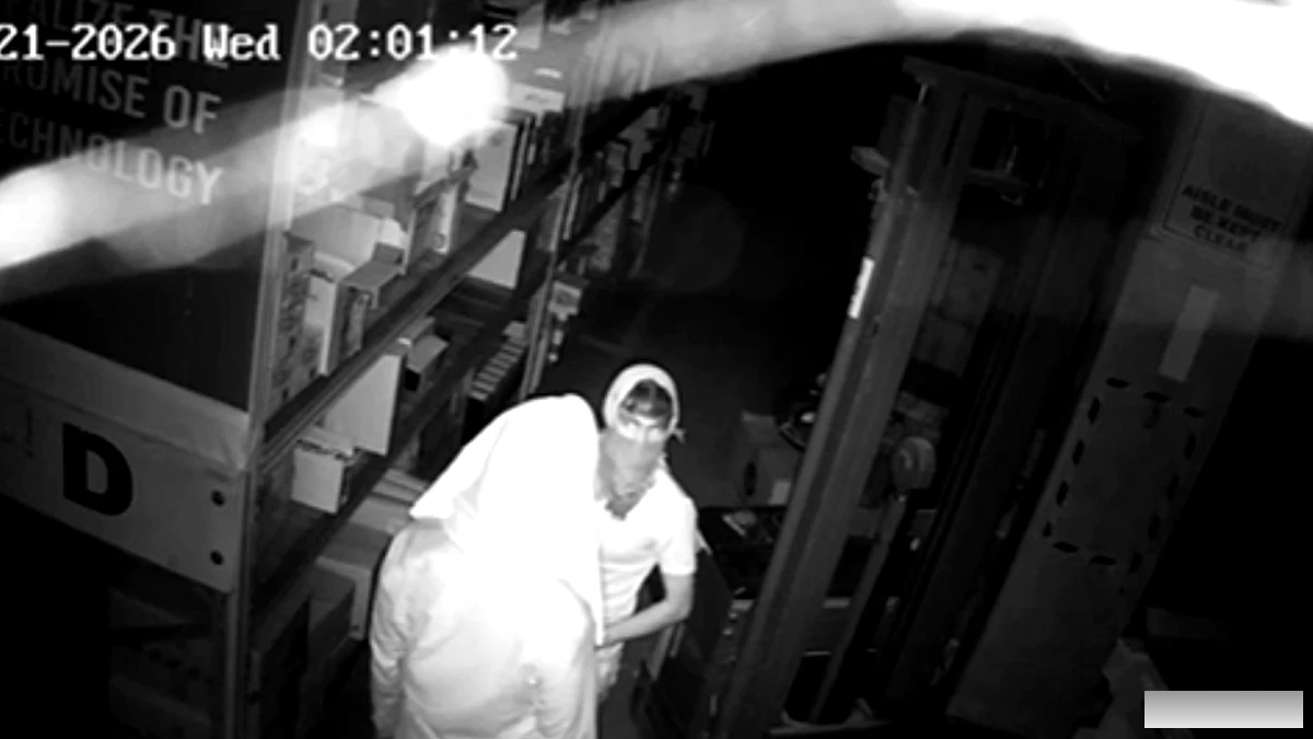 अहमदाबाद के वेयरहाउस से 1 करोड़ की गैजेट चोरी, CCTV में दर्ज चोरों की पहचान