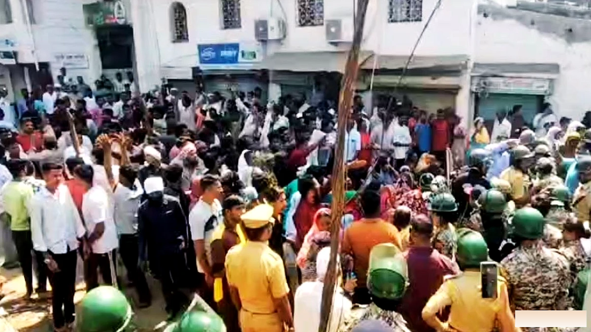 RSS जुलूस के रूट को लेकर जलगांव के किंगांव में टकराव, पथराव और हल्का लाठीचार्ज