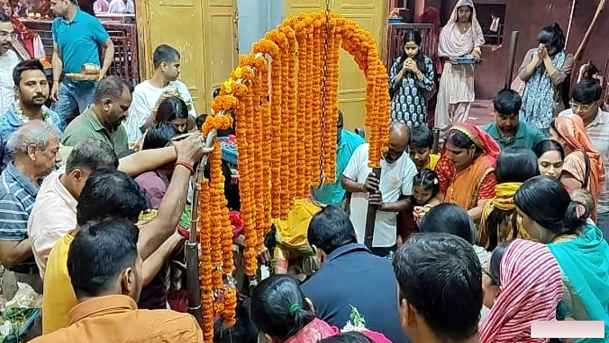 शरद पूर्णिमा पर बाबा बैद्यनाथ धाम में उमड़े श्रद्धालु, हर-हर महादेव के जयकारों से गूंजा मंदिर