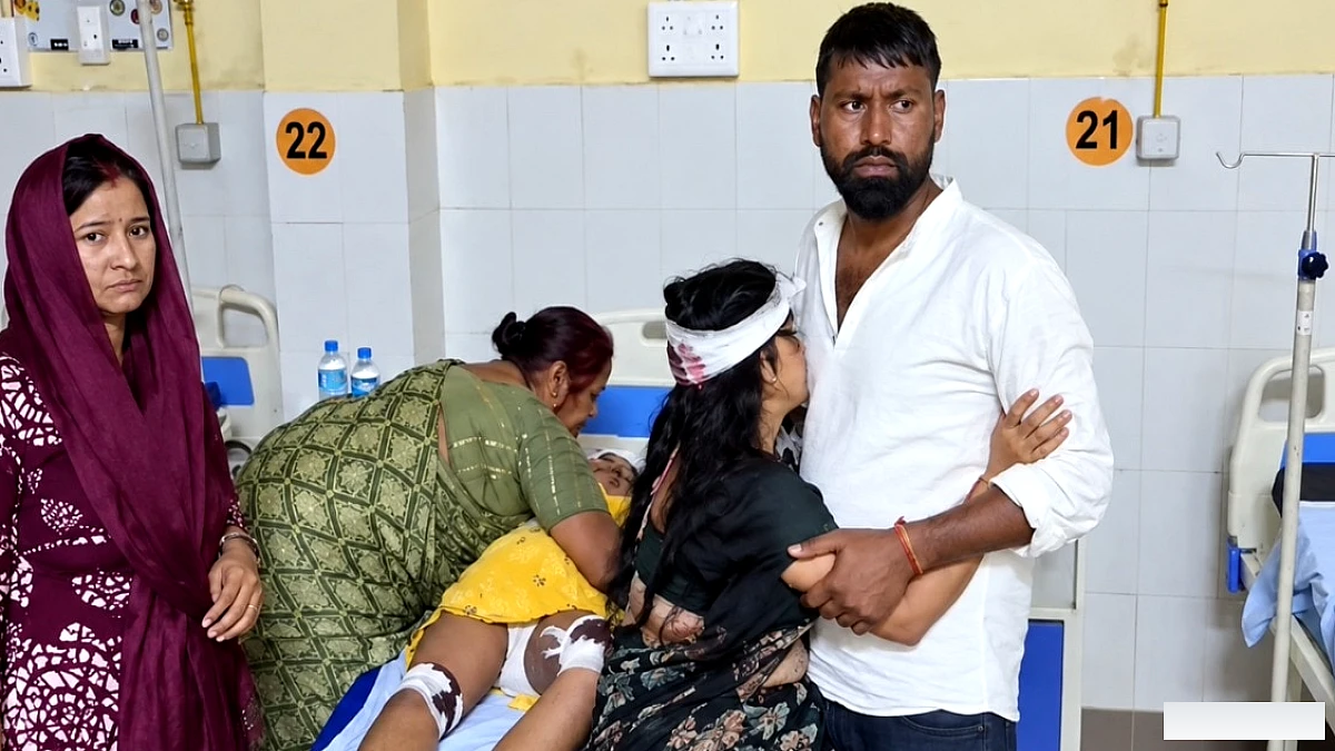 फिरोजाबाद में टेसू‑झेंझी विसर्जन पर कार ने मार डाली, 4 की मौत, 8 घायल