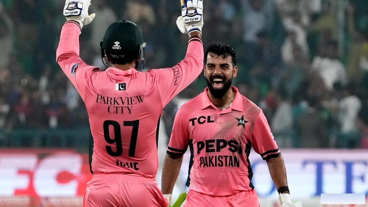 शादाब‑रऊफ की नाबाद 89‑रन साझेदारी से पाकिस्तान ने इंग्लैंड को हराया, ट्राई‑सीरीज फाइनल में पहुँचा