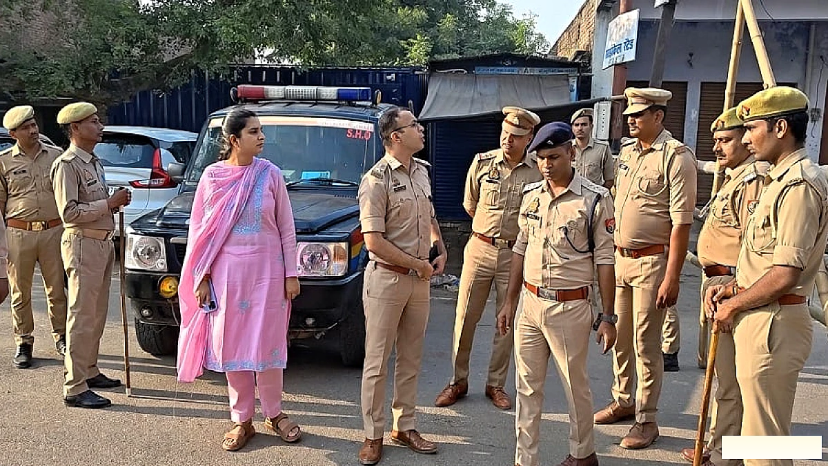आगरा में MLC चुनाव के लिए पुनर्वोटिंग, तीन बूथों पर भारी पुलिस बल तैनात
