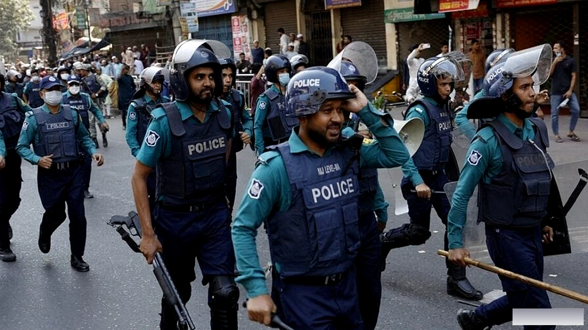 बांग्लादेश में सरकारी अनुमति मिलने पर 'क्रॉसफ़ायर' के प्रयोग पर पुलिस का बयान