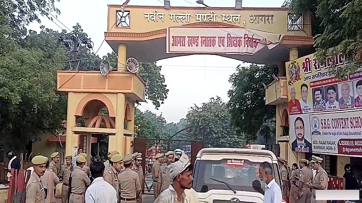 हाथरस जनपद पर मतगणना शुरू, प्रत्याशी और समर्थक रिजल्ट का इंतज़ार