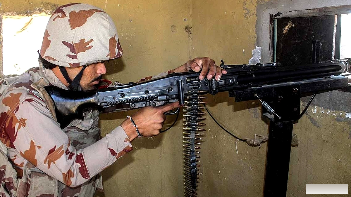 पाकिस्तान सीमा के पास ईरानी सुरक्षा बलों और अज्ञात सशस्त्र समूहों के बीच तीव्र झड़प