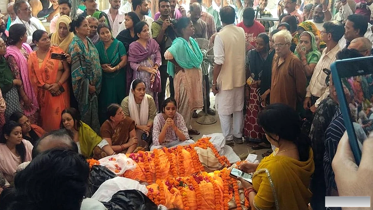 तीनों लाशें रखकर हंगामा, दस थानों की पुलिस तैनात, चौकी प्रभारी और इंस्पेक्टर सस्पेंड