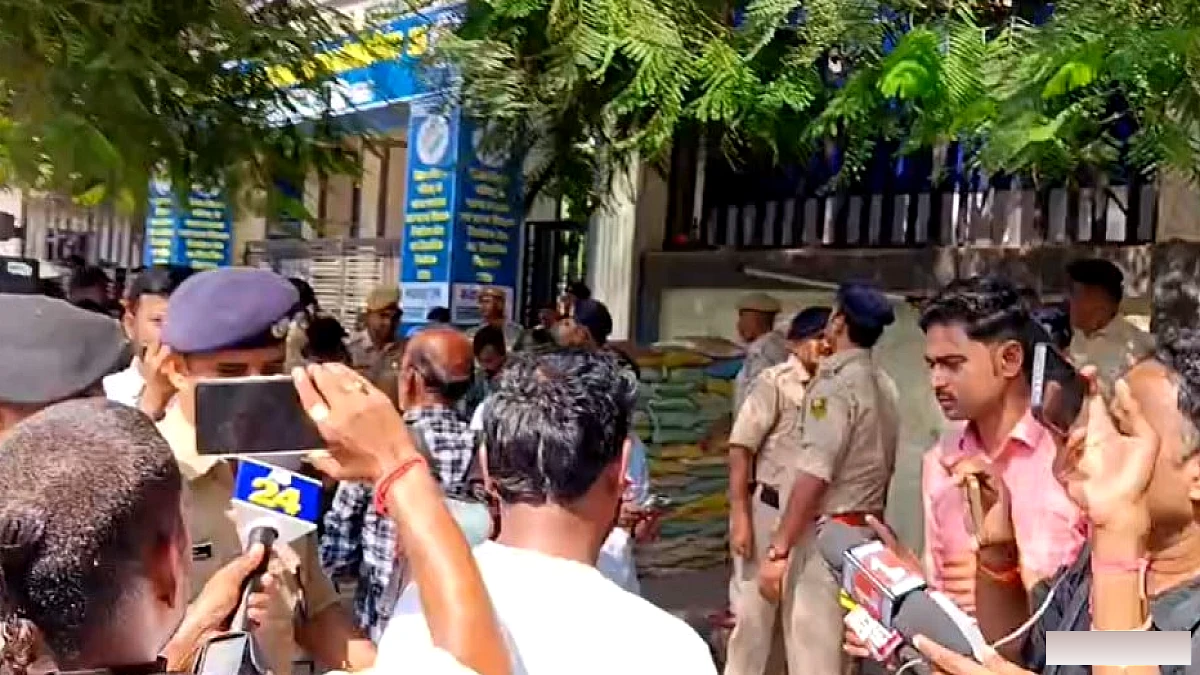 मतगणना केंद्र पर हंगामा, फॉर्म-16 के बंडल लेकर पहुंचे कर्मचारी को रोका; जनसुराज प्रत्याशी क्या बोलीं?