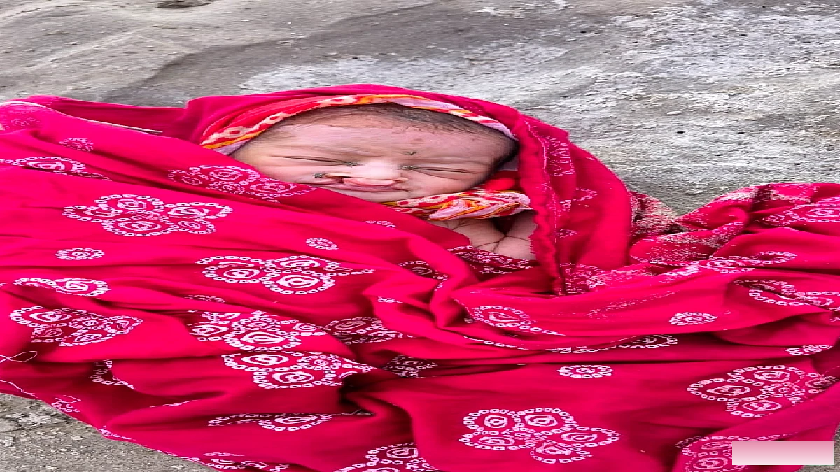 जयप्रभा सेतु के नीचे मिली ओठ कटी नवजात बच्ची, सीएचसी मांझी में भर्ती; पहचान और परिजनों का पता नहीं