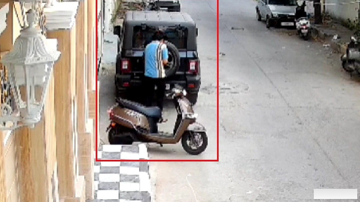 हैदराबाद में महिंद्रा थार की स्टेपनी चोरी, CCTV में कैद