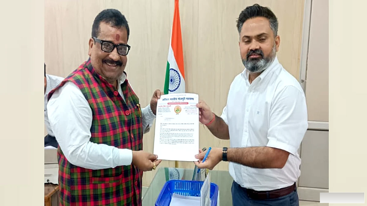 छठ महापर्व से पहले 50 घाटों के नवीनीकरण की मांग, जिलाधिकारी को भेजा गया ज्ञापन