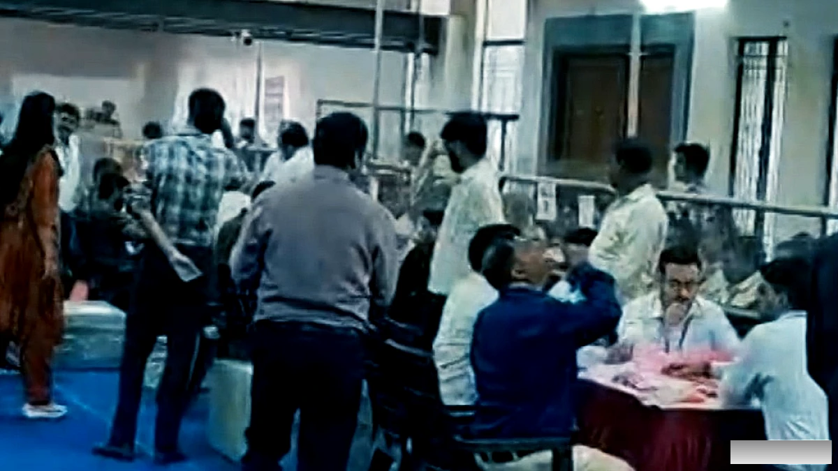 गोरखपुर MLC काउंटिंग में बैलेट बॉक्स की सील टूटने की घटना
