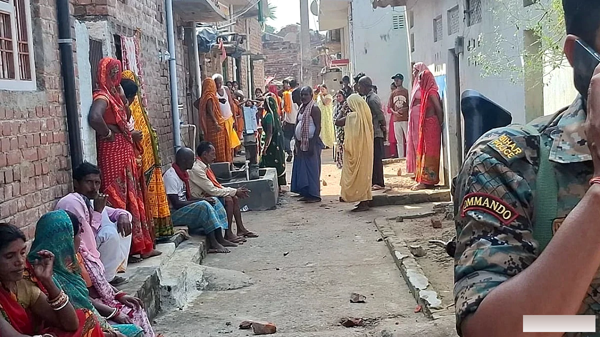 बिहार में मूर्ति विसर्जन के बाद पथराव, फायरिंग से 10 हिरासत में