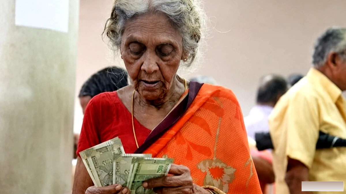 LIC की ‘जीवन उमंग’ योजना से 100 साल तक ₹40,000 वार्षिक आय की गारंटी