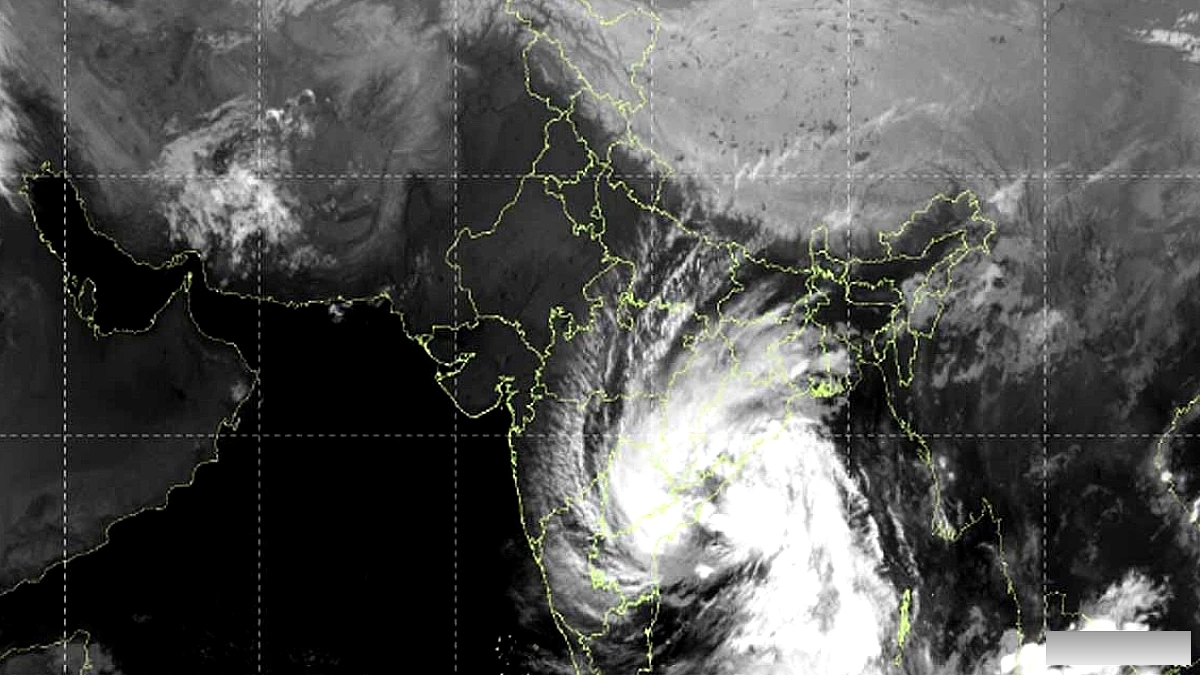 साइकलॉन अर्नब ने आधे भारत को घेरते हुए दिखाए डरावने बादल, INSAT‑3DS की सैटेलाइट तस्वीर में