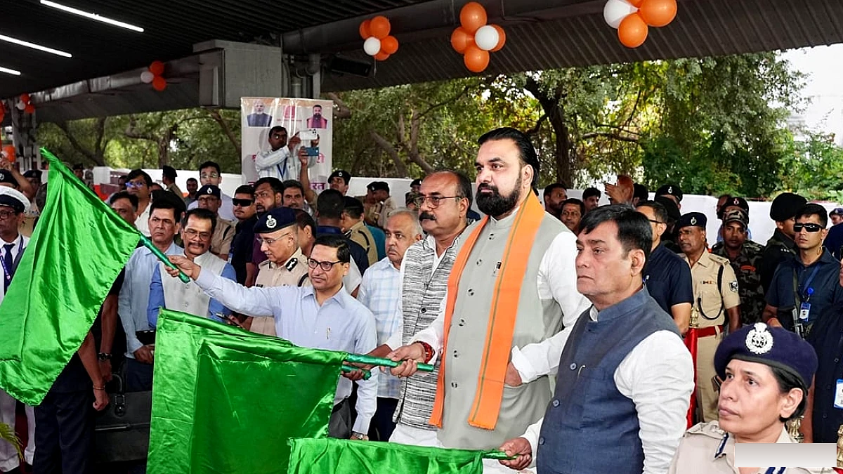 नक्सलमुक्त बिहार की सफलता अब गुजरात में दिखेगी, 1100 ग्रामीणों को लेकर सीएम ने रवाना की स्पेशल ट्रेन