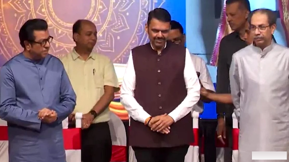 महाराष्ट्र में एक अनोखा क्षण: फडणवीस, उद्धव ठाकरे और राज ठाकरे एक ही मंच पर