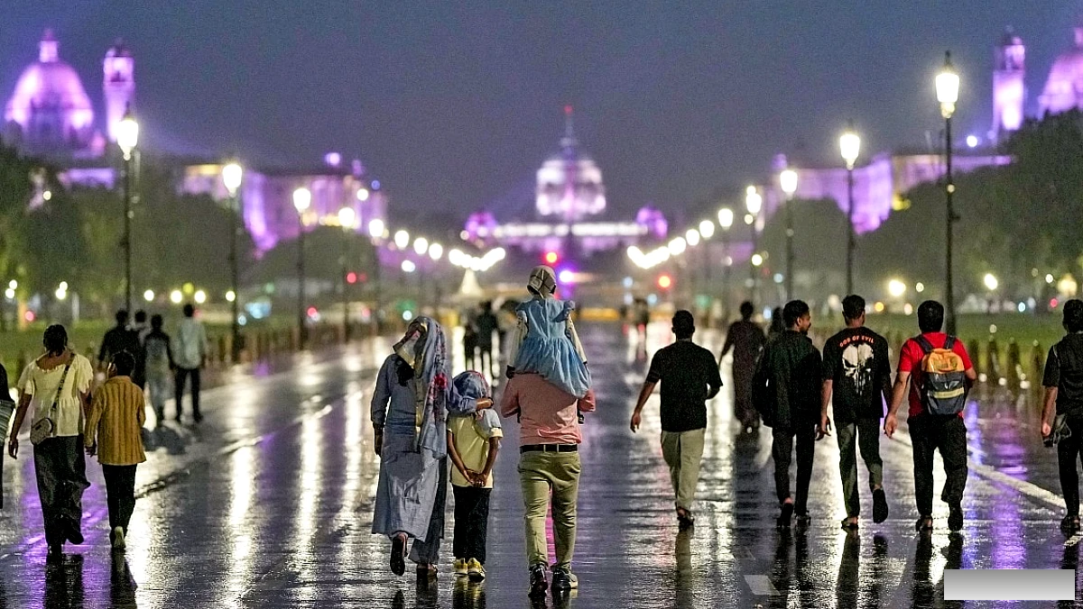 साइक्लोन इफेक्ट से ठंडक, दिल्ली‑NCR में रात‑रात से लगातार बारिश