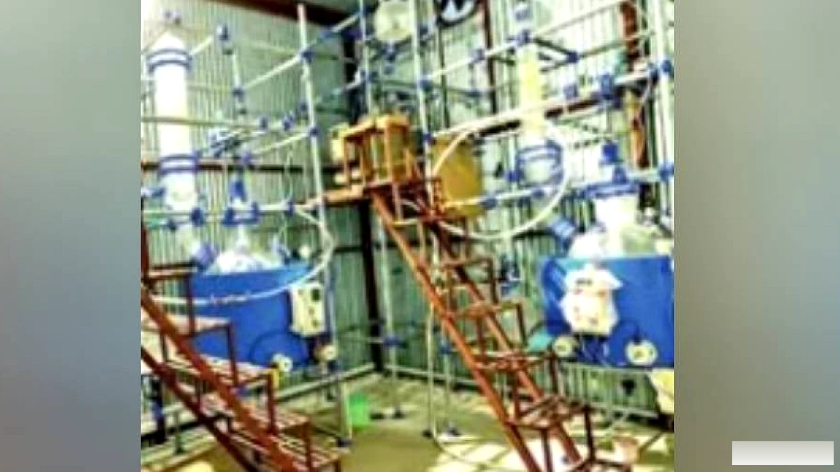 गुलाब जल की आड़ में 'मौत का धंधा': DRI-ATS के छापे में खेत में मिली ड्रग्स लैब, दिल्ली-मुंबई तक होती सप्लाई