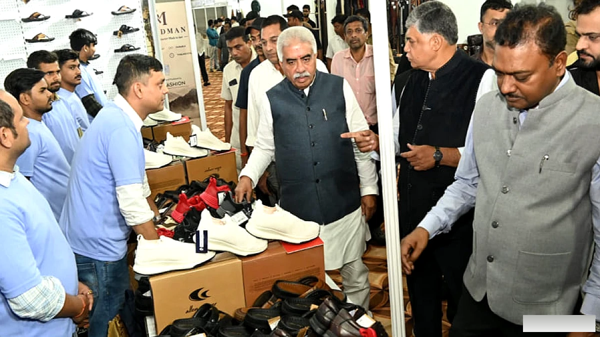 मंत्री राकेश सचान ने किया लेदर मेले उद्घाटन, बोले- कानपुर के चमड़ा उद्योग को और आगे बढ़ाएंगे