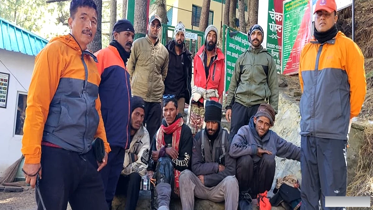 केदारताल ट्रेक पर भोजखड़क से आगे फंसे आठ लोग, हिमस्खलन से रास्ता बंद, टीमें रेस्क्यू में जुटीं